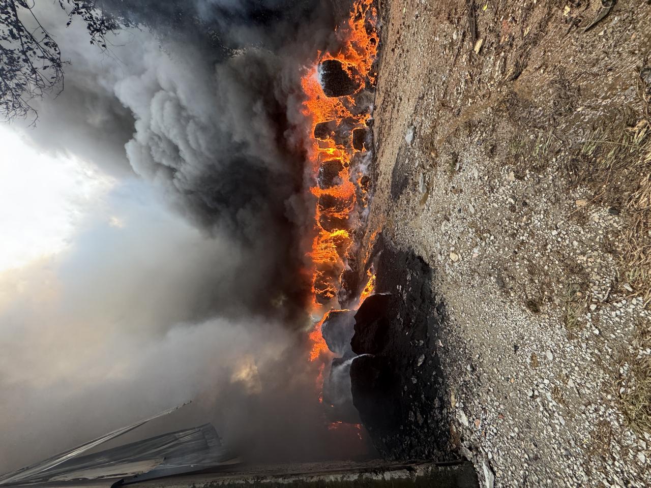 Vista lateral del incendio