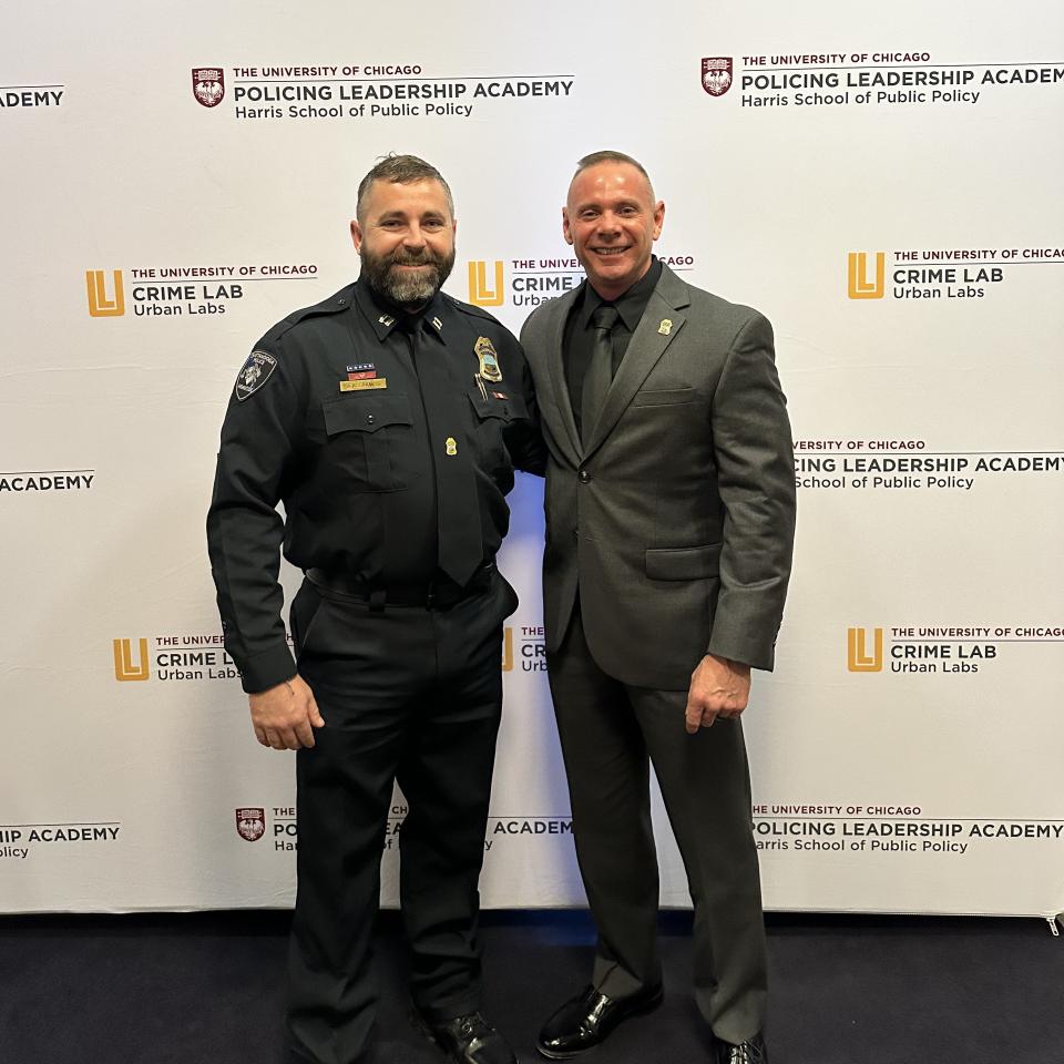 Capitán Francis y Jefe Chambers