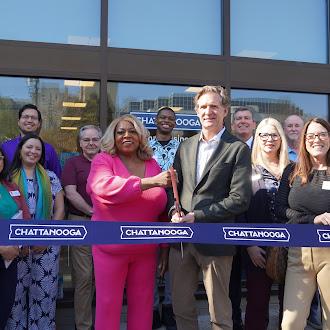 Mayor Kelly at Small Business Resource Center ribbon cutting ceremony