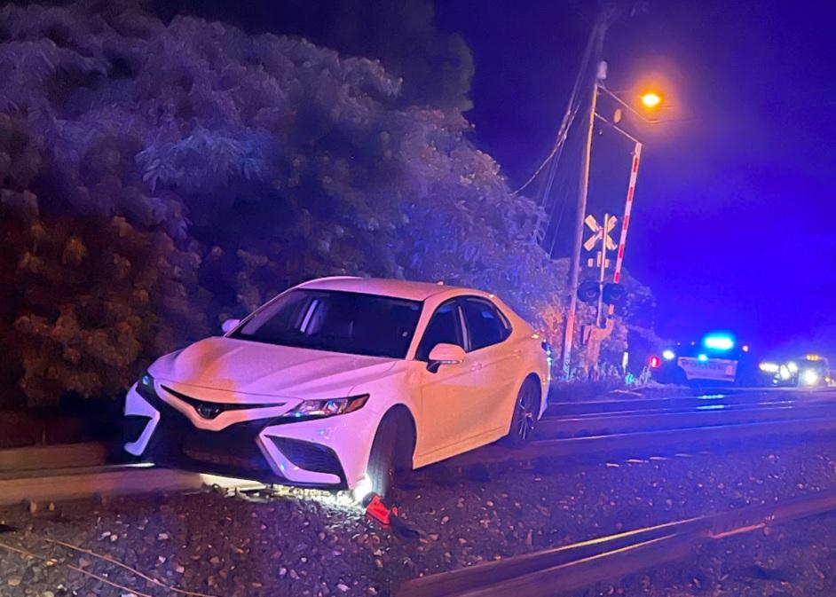 Coche en las vías