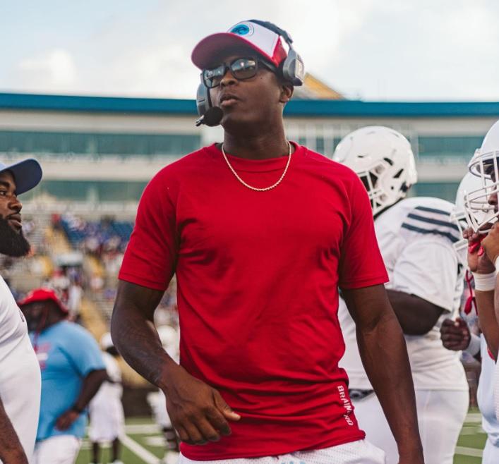 Sammy entrenador de fútbol americano