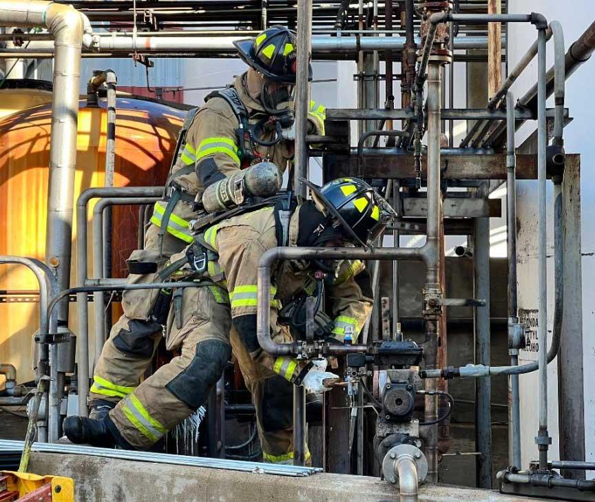 Respuesta a incendio y materiales peligrosos en empresa química de Chattanooga