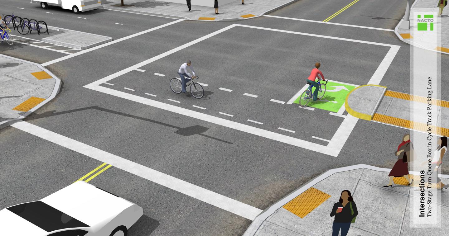 Escena de calle con personas en bicicletas y autos, con carriles para bicicletas a la derecha que permiten giros a la izquierda seguros en intersecciones de varios carriles.